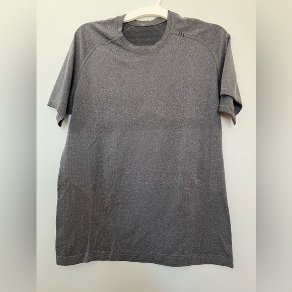 44. Lululemon Metal Vent Tech Short Sleeve - Picture 12 of 16